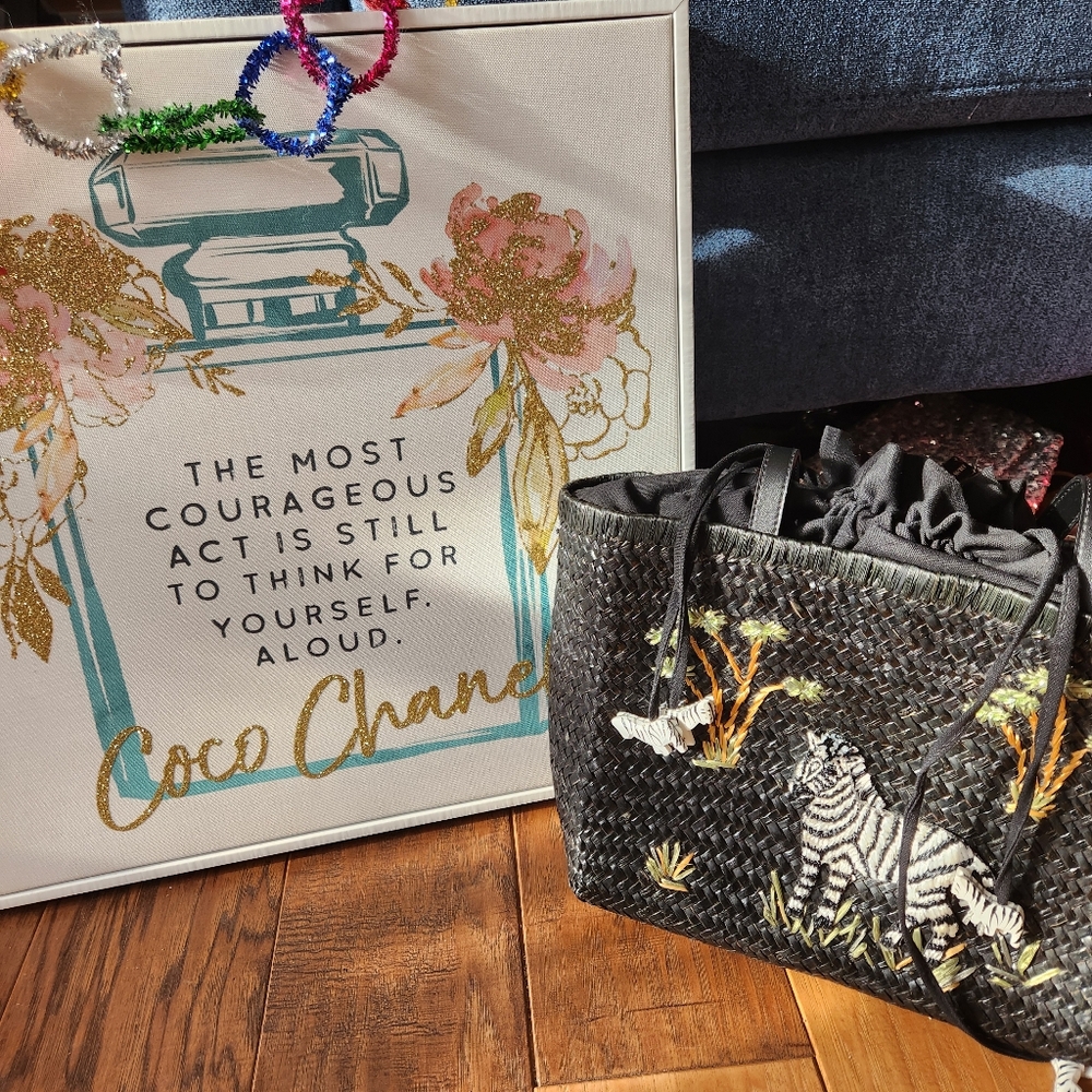 Beautiful NWOT black straw purse